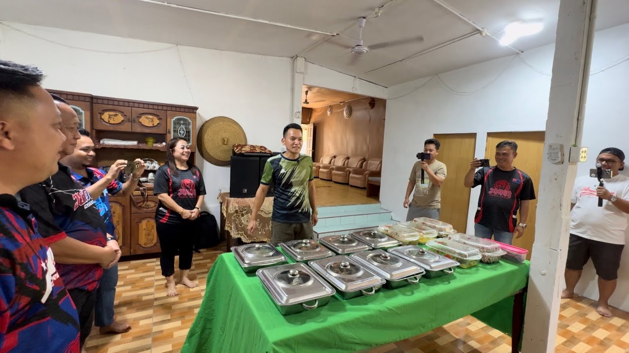 DATANG KE KAMPUNG KELAHIRAN MASRI AING // KAMI DISAMBUT DENGAN HIDANGAN ORANG ULU //