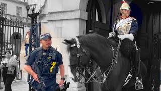 King’s Guard Spots IDIOTS Armed Officer Swiftly Acted