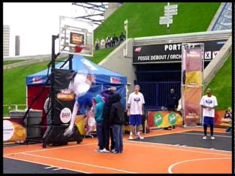 NBA Fan Zone Show 2010 (Paris) with Kenny Dobbs - ...