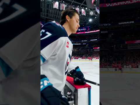 Rookie lap for Elias Salomonsson ahead of his NHL debut!