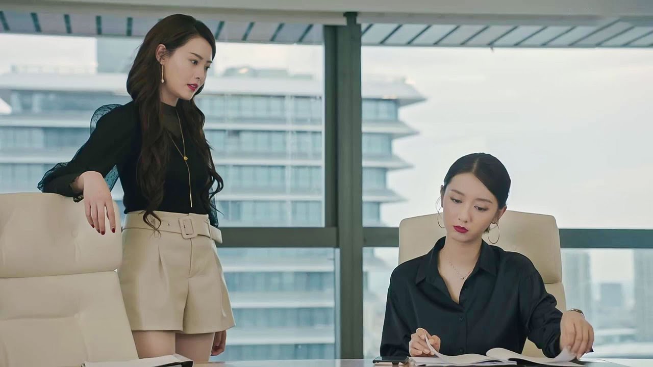 Девушка издевается над Золушкой, но не знает, что Золушка — жена генерального директора