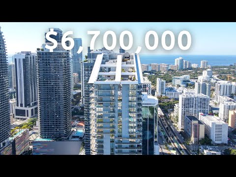 Video: Duplex Penthouse dengan Kolam Renang Puncak-Atas yang Spektakuler