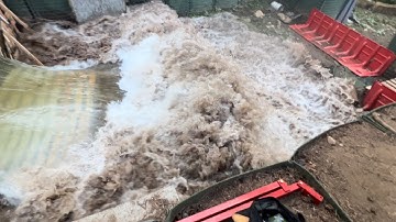 NOAQ Boxwall Flood Barrier vs Huge Wave While On Grass
