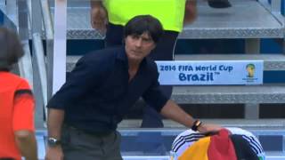 Wm 2014 Jogi Löw Tröstet Mesut Özil