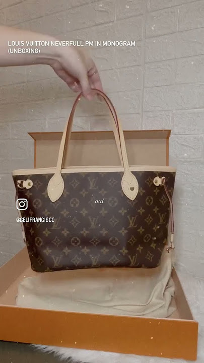 What Fits Inside the NEW Louis Vuitton Neverfull BB? 