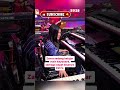 Zahra sedang belajar main keyboard