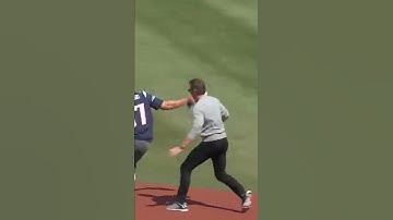 Tom Brady tackles Gronk 🤣 #Shorts #tombrady #brady #gronk