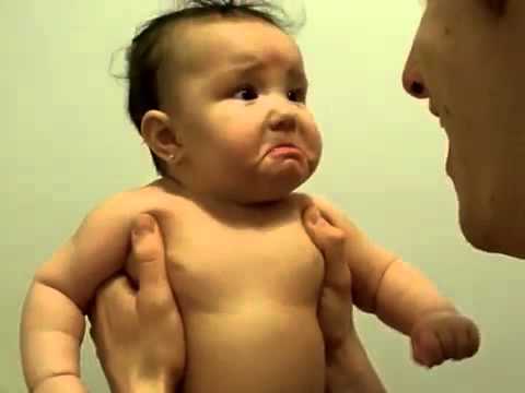 A kisbaba és apuka rémisztő hangja! Nagyon Cuki! - YouTube