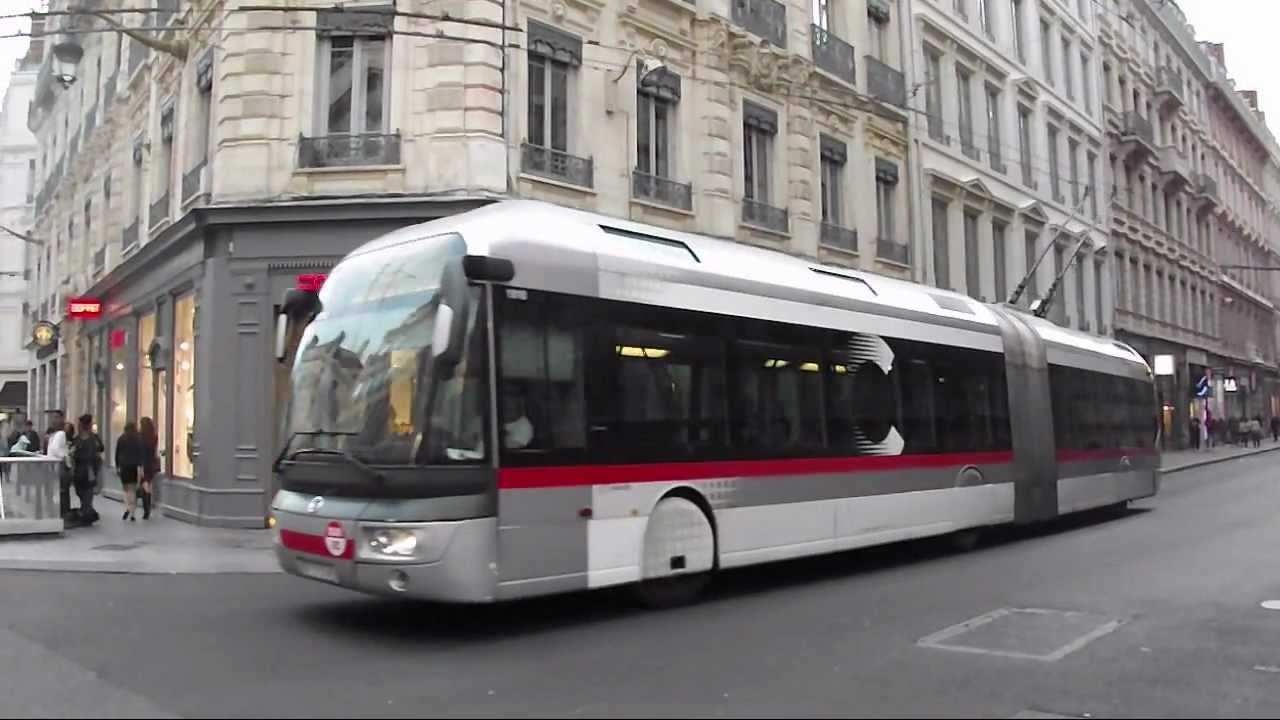 Quelques Trolleybus à Hotel de Ville Louis Pradel (Lyon)