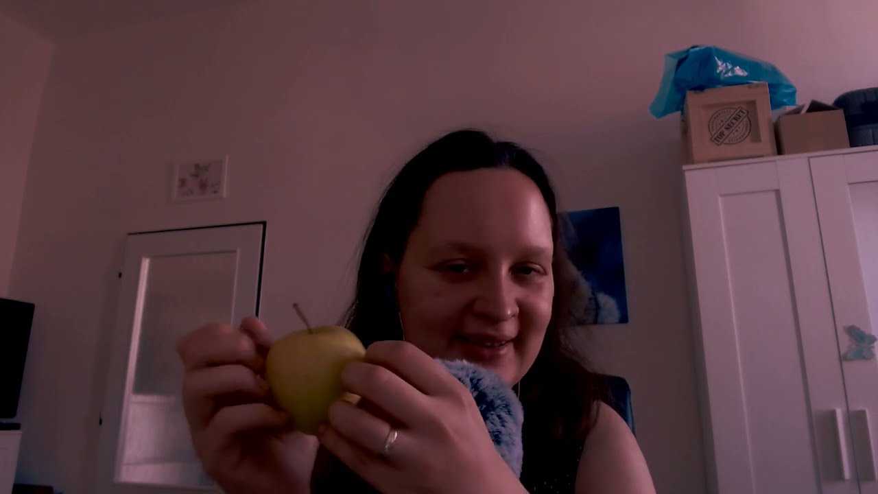 ASMR CZ Ťukání a šeptání (tapping and whispering) 💤