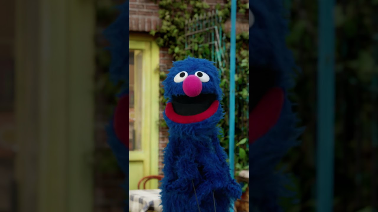 Grover Doesn't Like Scary Movies 