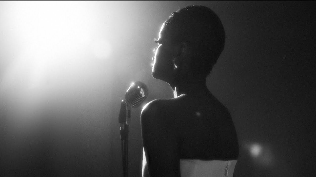 Naomi Kimpenu - Standing On The Edge