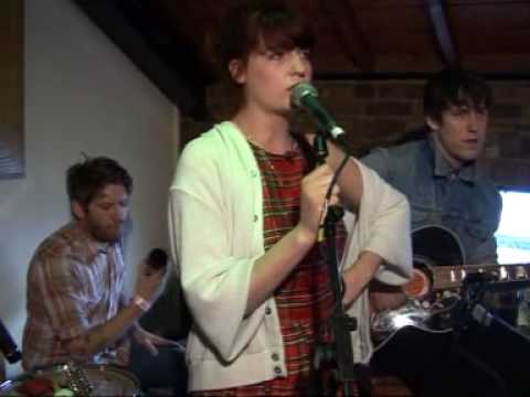 Camden Live: Florence + The Machine Perform Kiss With A Fist