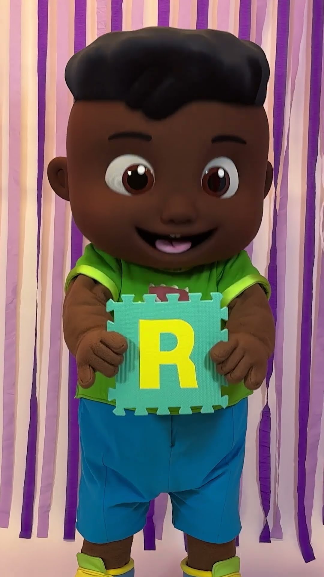 Learn ABCs with Gaint LETTERS! CoComelon in Real! #cocomelon #shorts