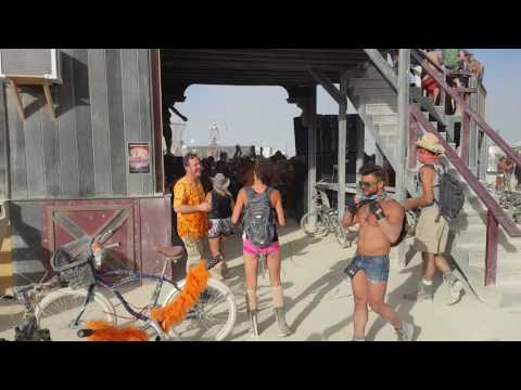 Distrikt power washing the crowd - Burning Man 2016