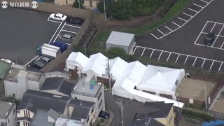 京アニ放火2年　更地になったスタジオ跡地で遺族ら追悼式