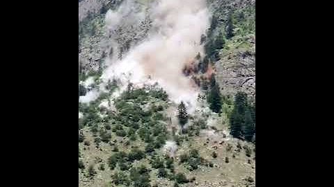 Himachal Pradesh: Landslide Kills 9, Leaves 3 Injured | Heavy Stones Hit Vehicles | YouTube Shorts
