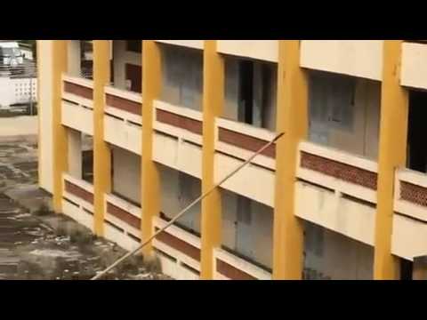 Vietnam Polisi Düzduvara Tırmanışı Sopayla Binaya Tırmanıyor
