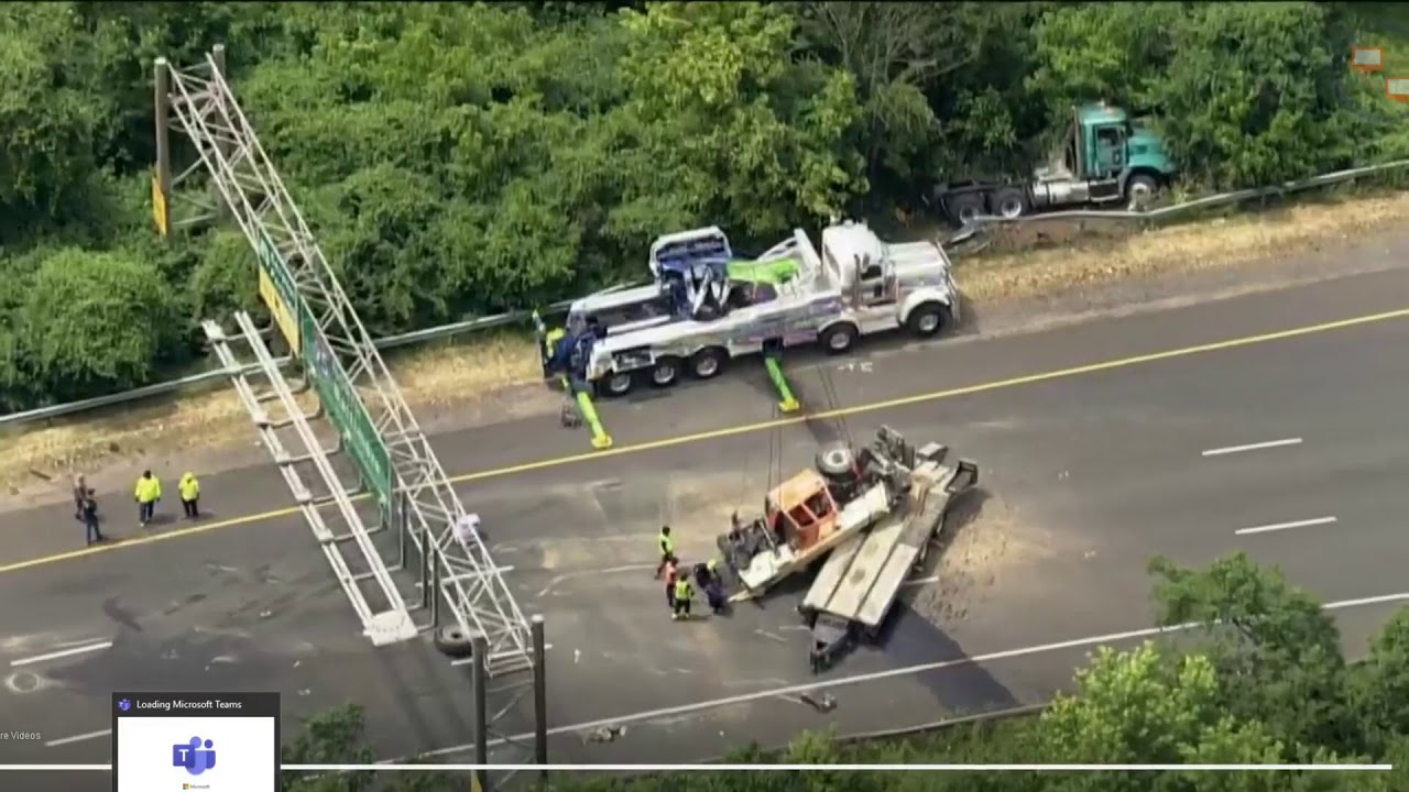 Overturned tractor trailer on NB I-95 - YouTube
