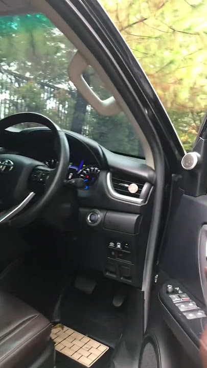 nyetir mobil Fortuner