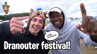 Kameel krijgt de pass op Dranouter Festival! NL ondertiteling