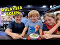 American kids explore a local singapore hawker centre   mukbag singapore