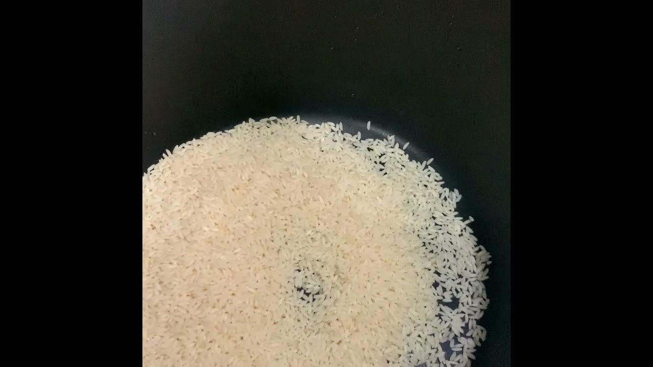 Cook rice in rice cooker crispy rice Variety of menu can bake cake