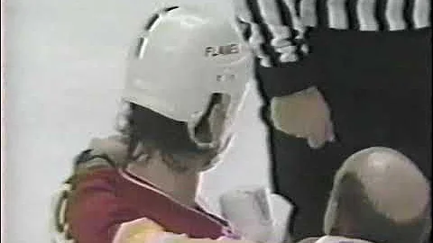 Paul MacDermid hits Mark Osiecki - Nov 25, 1991