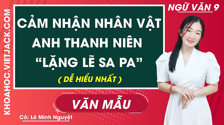 Chi tiết anh thanh niên tặng hoa cho cô gái