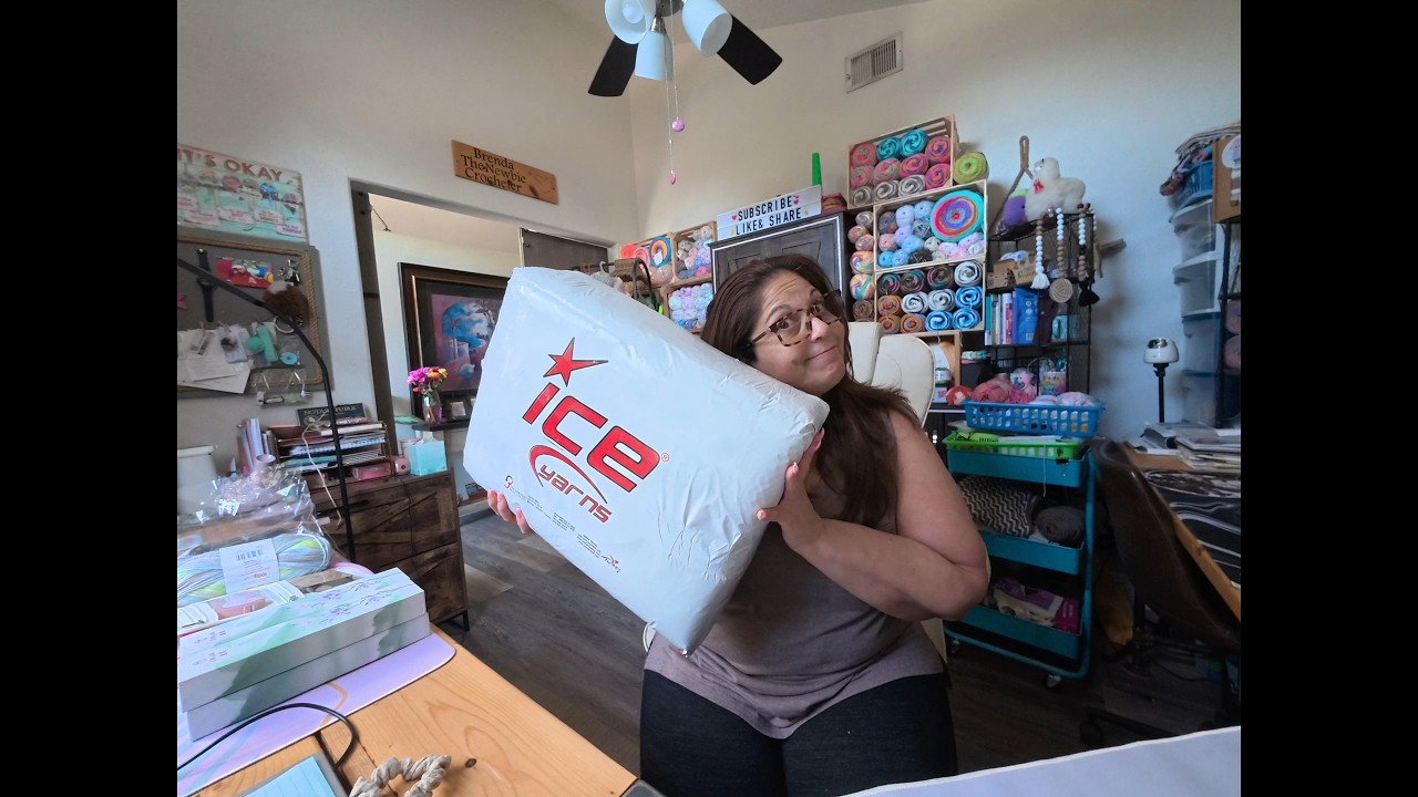 YARN PORN @iceyarns71 и готовые изделия #вязаниекрючком #минишинауцер