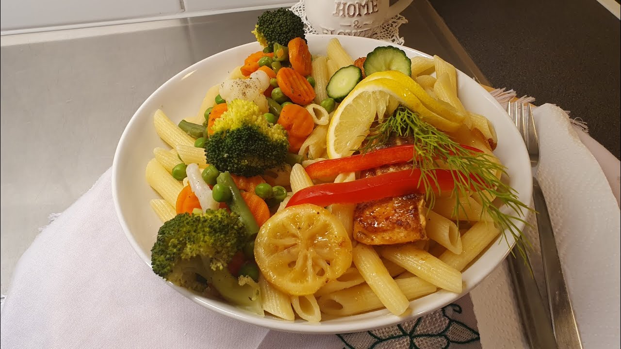 Quick and delicious pasta with salmon and vegetables
