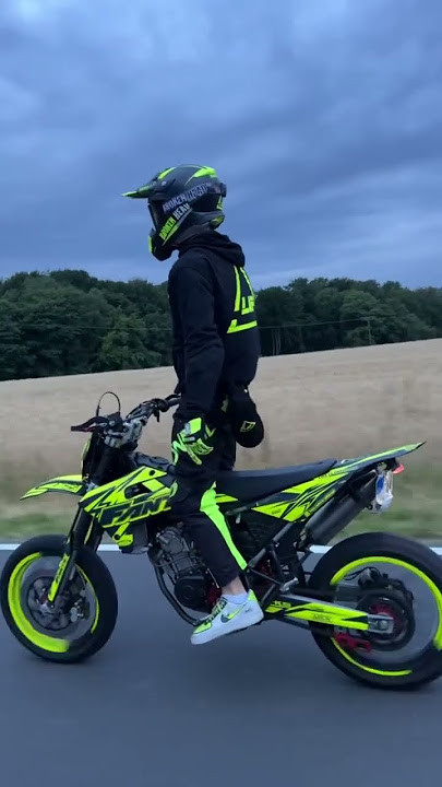 #supermoto #fantic125 #bikelife #wheelie #youtubeshorts #vibes #viral