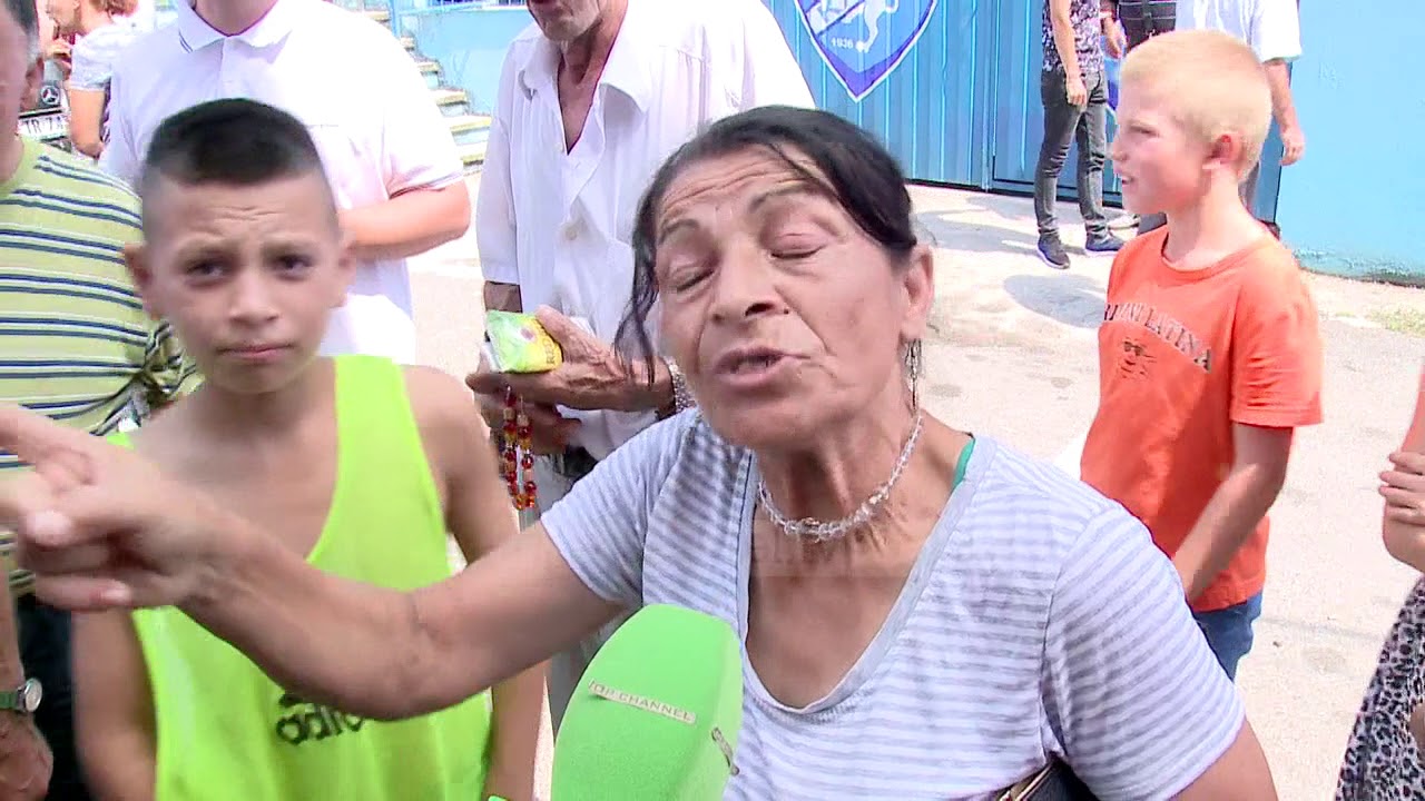 Kamëz, në radhë për ushqime falas - Top Channel Albania - News - Lajme