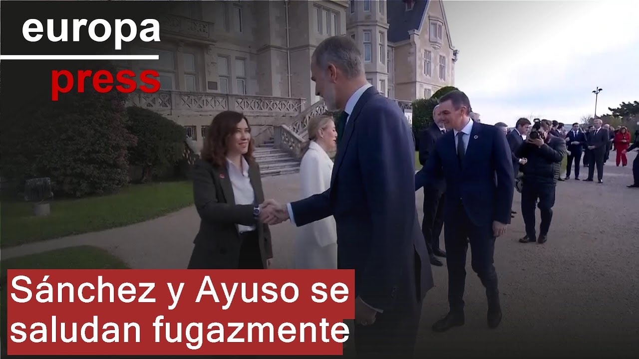 Sánchez y Ayuso se saludan fugazmente en el marco de la Conferencia de ...