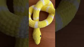Сколько пряжи на змейку? Меньше 1 мотка (120 метров) #змеяигрушка #snake #змея #вязаныеигрушки