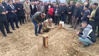 Katranli Köyü Şehidin Bayragi Ailesine Teslim