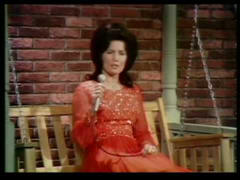 Loretta Lynn - It's Such A Pretty World Today