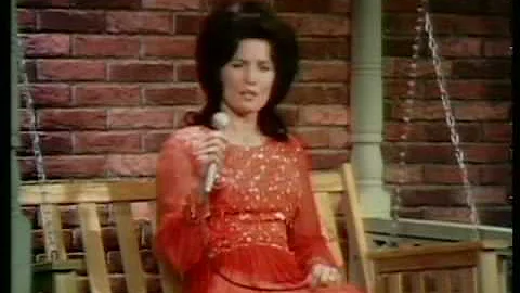 Loretta Lynn - It's Such A Pretty World Today