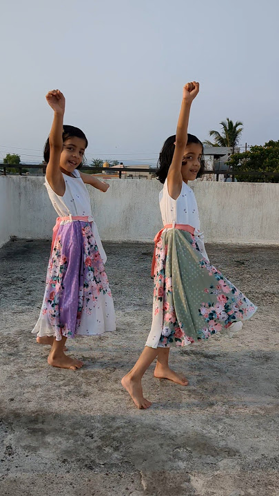 kamal zali swapnat aali💃💃 #trending #marathisong #viralvideo #dance #twins