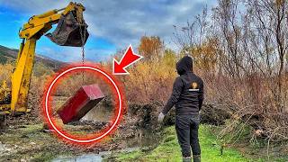 Nehirde Terkedilmiş Bir Kasa Bulduk. Metal Dedektörüyle 10 Milyon Dolar Bulduk. Resimi