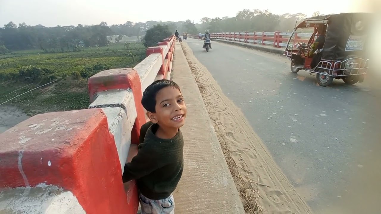 ওয়াইফ কে নিয়ে ঘুরতে বের হলাম। 