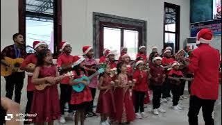 Lagu Pujian Hatutelu Jukulele Pada Ibadah Persiapan Natal.