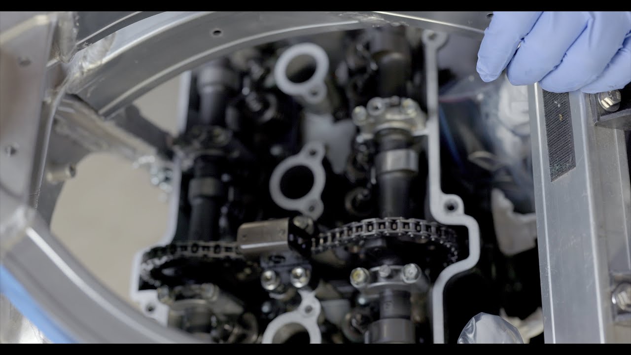 1988 GSX-R1100 Cylinder Head Removal Episode 1 - YouTube