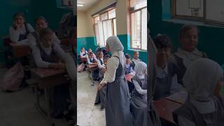 طالبة صوتها جميل وحزين في المدرسة 🥺❤️ || علي المعلم