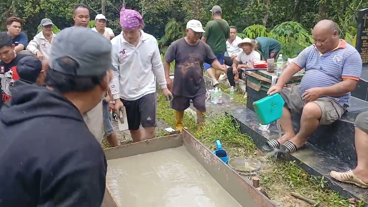 Pagawa kami sbilik nymin kubur niang mak.