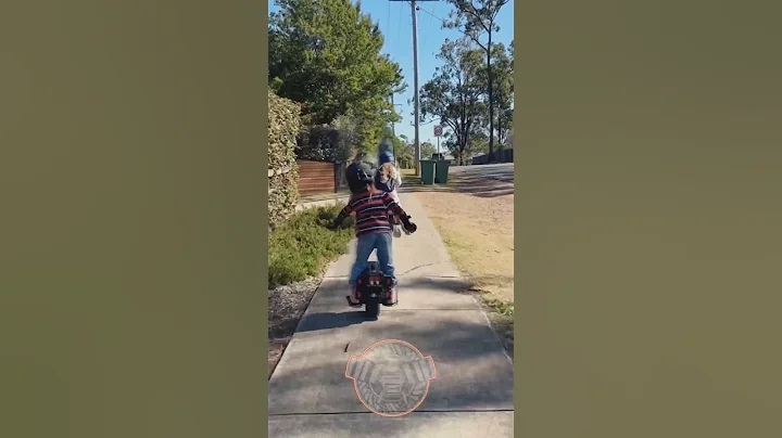Impromptu ride with the kids for snacks 🛞 #euc #grizzlapads #electricunicycle #mten4