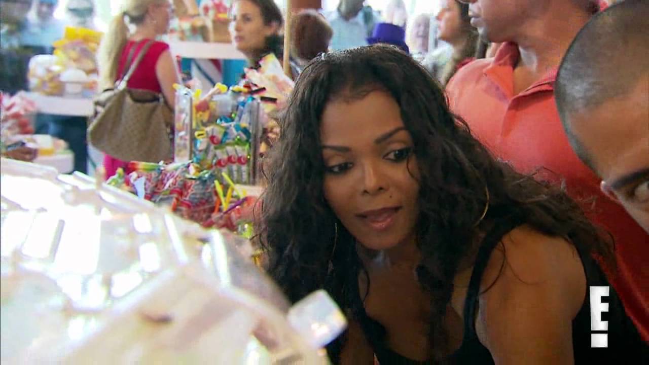 Janet Jackson at Dylan's Candy - Par1.FLV