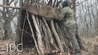 3 Days solo BUSHCRAFT in Winter Shelter Build Start to Finish