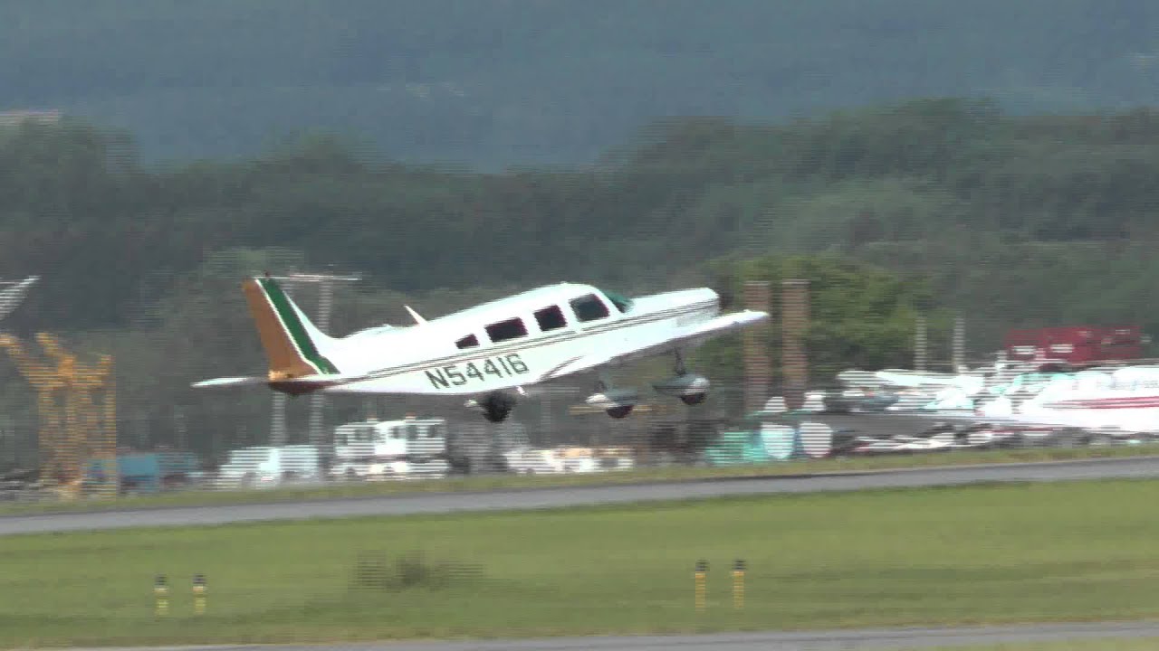 Cherokee SIX, N54416 departing KRDG on 6/5/11 at 1733n
