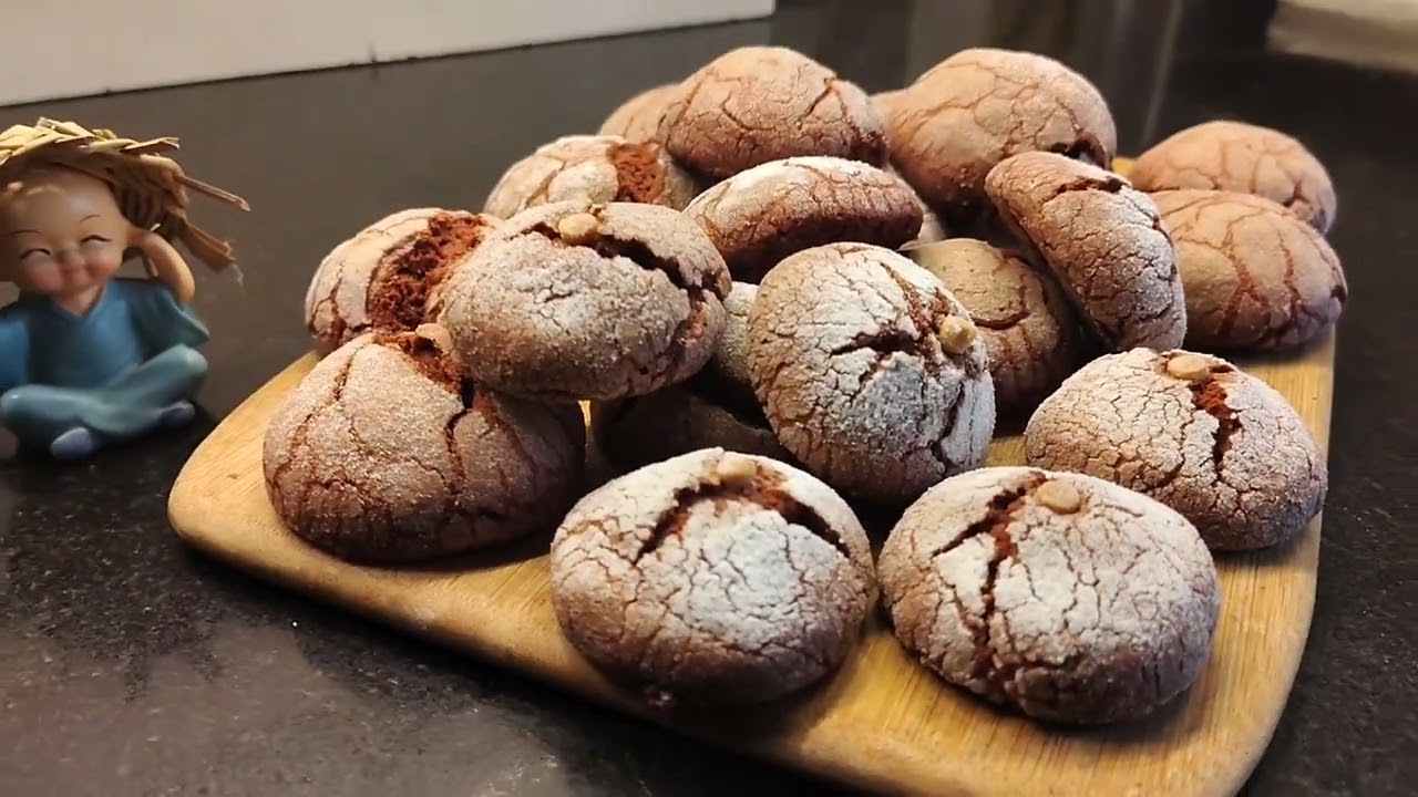 Red velvet crackle cookies 